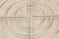 Στρόγγυλη Μεταλλική Βάση - Στρόγγυλο Σουπλά με Ξύλινα Ποδαράκια Απεικόνιση Τρίτη
