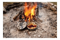 Μαντεμένια Γάστρα - Κατσαρόλα Lodge Τύπου Camping 3.8 λίτρων Απεικόνιση Πέμπτη