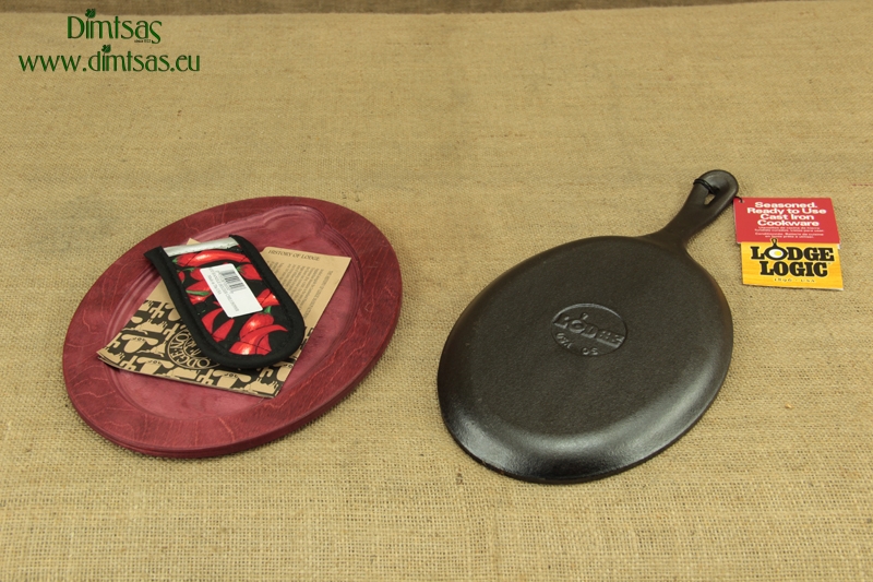 Lodge Cast Iron Fajita Set with Red Stained Wooden Underliner