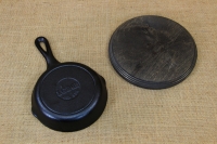 Set Cast Iron Skillet 16.5 cm – Depth 3.1 cm & Wood Underliner Sixth Depiction