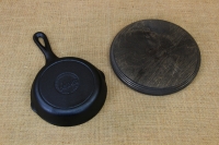 Set Cast Iron Heat-treated Skillet 16.5 cm – Depth 3.1 cm & Wood Underliner Sixth Depiction
